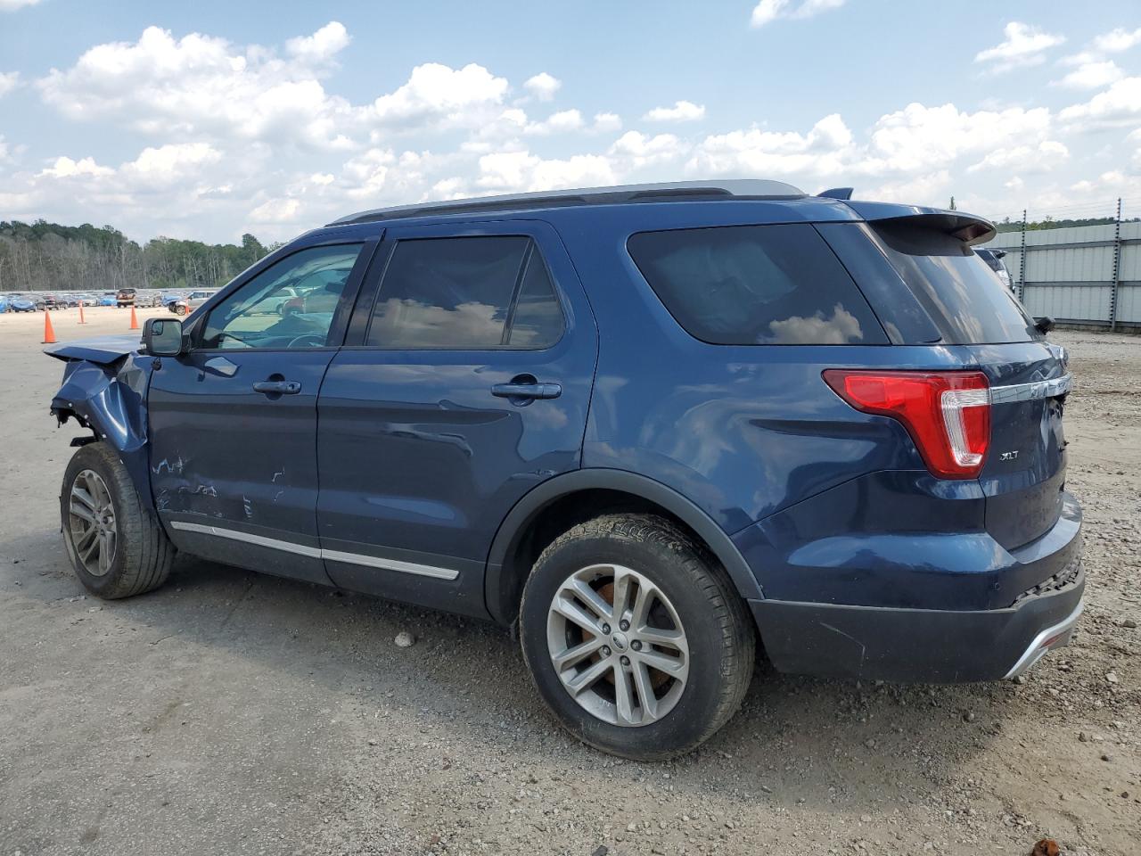 1FM5K7D87HGE13105 2017 FORD EXPLORER - Image 2