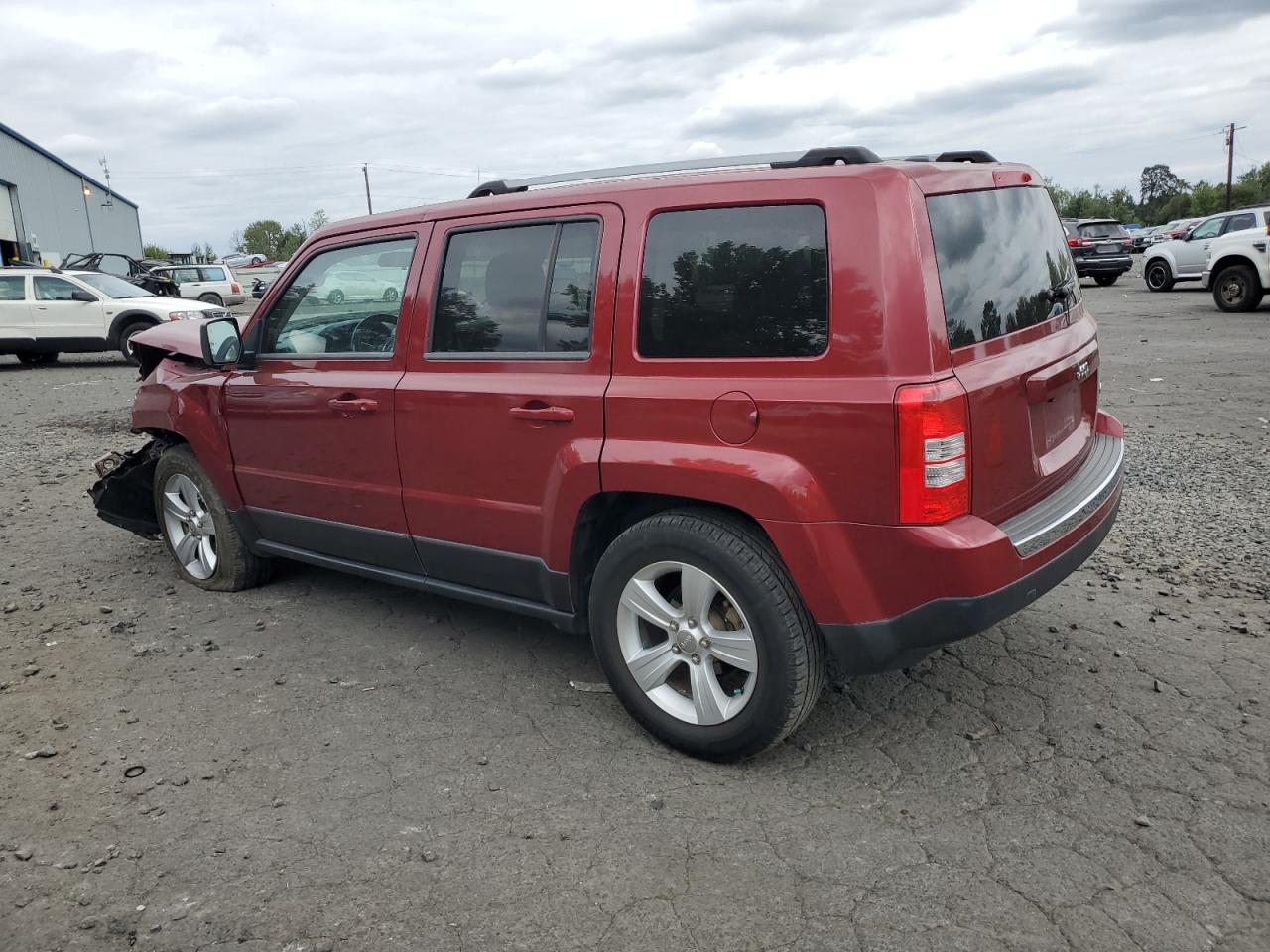 VIN 1C4NJPCB6ED570366 2014 JEEP PATRIOT no.2