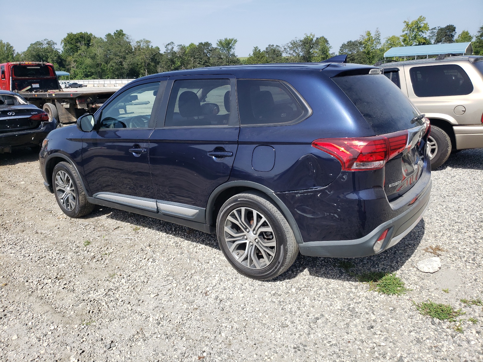 2018 Mitsubishi Outlander Es vin: JA4AD2A38JZ006570