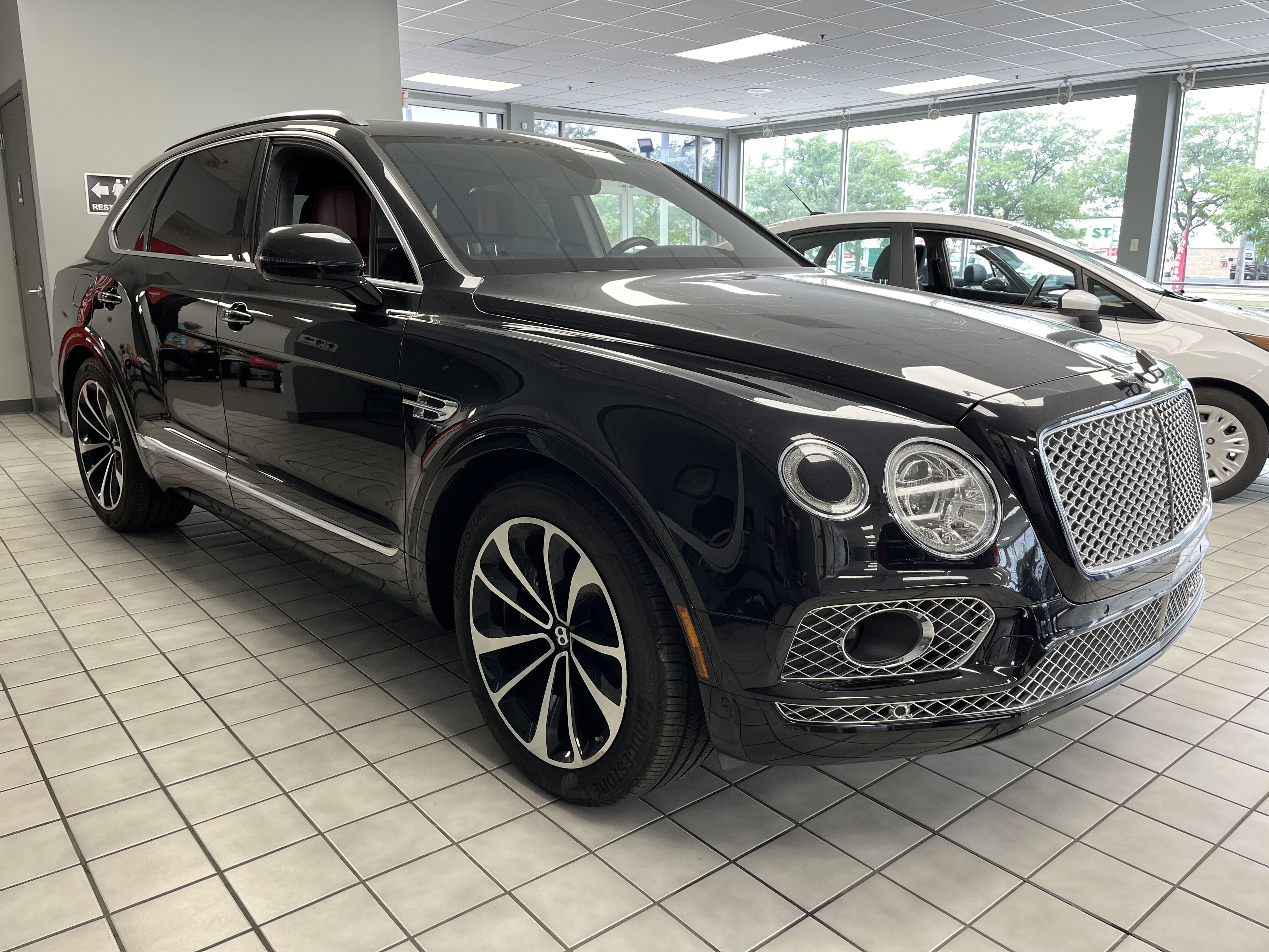 2017 Bentley Bentayga vin: SJAAC2ZV3HC012533