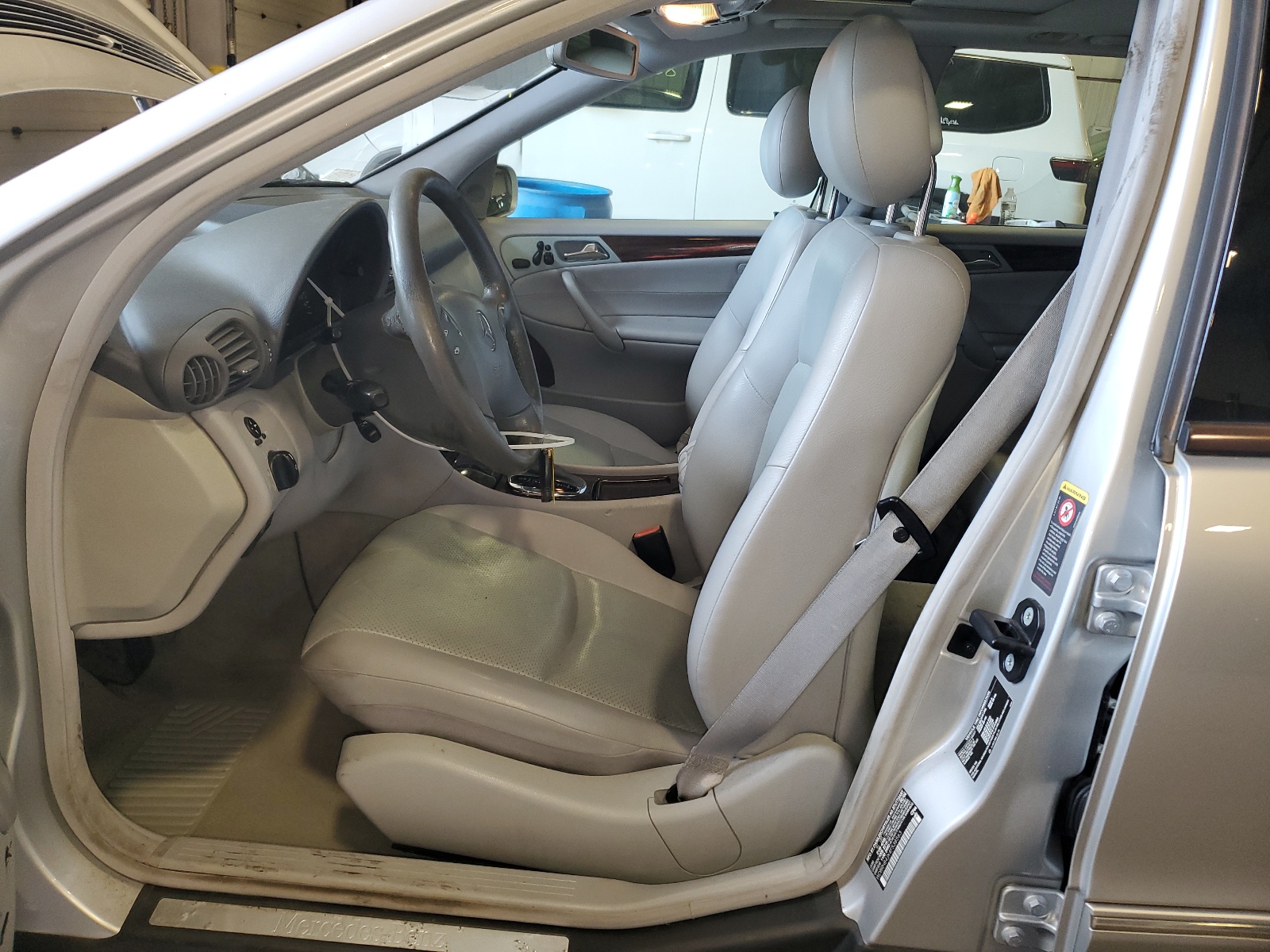 WDBRH84JX4F538563 2004 Mercedes-Benz C 320 4Matic