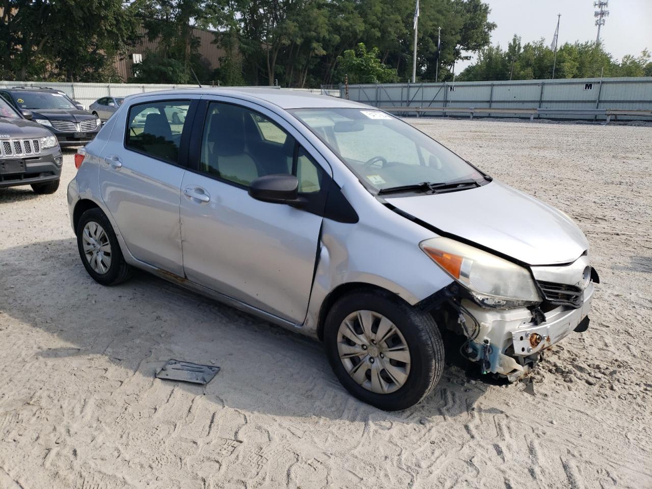 VIN JTDKTUD36DD557814 2013 TOYOTA YARIS no.4