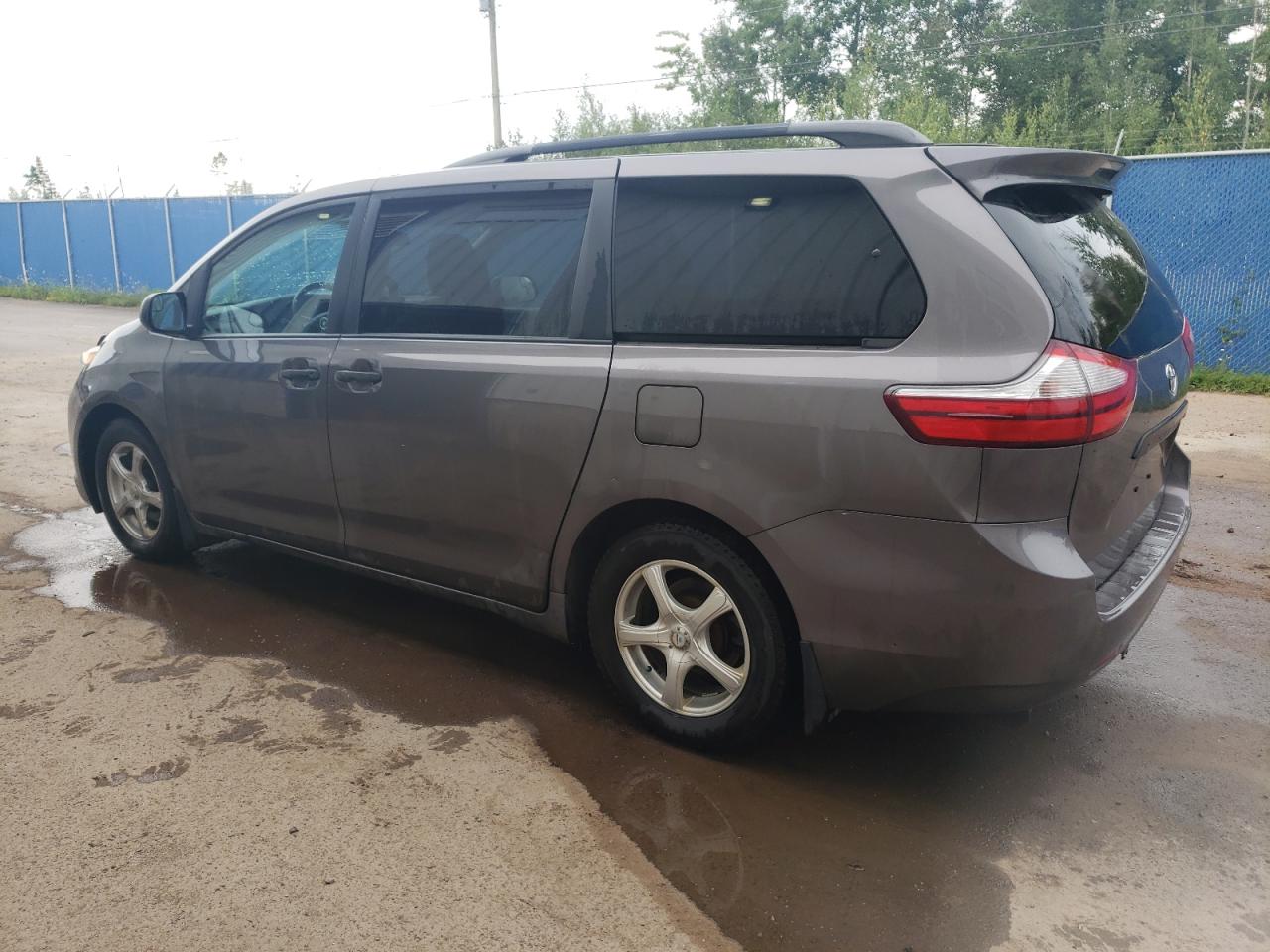 5TDZK3DC6FS546038 2015 TOYOTA SIENNA - Image 2