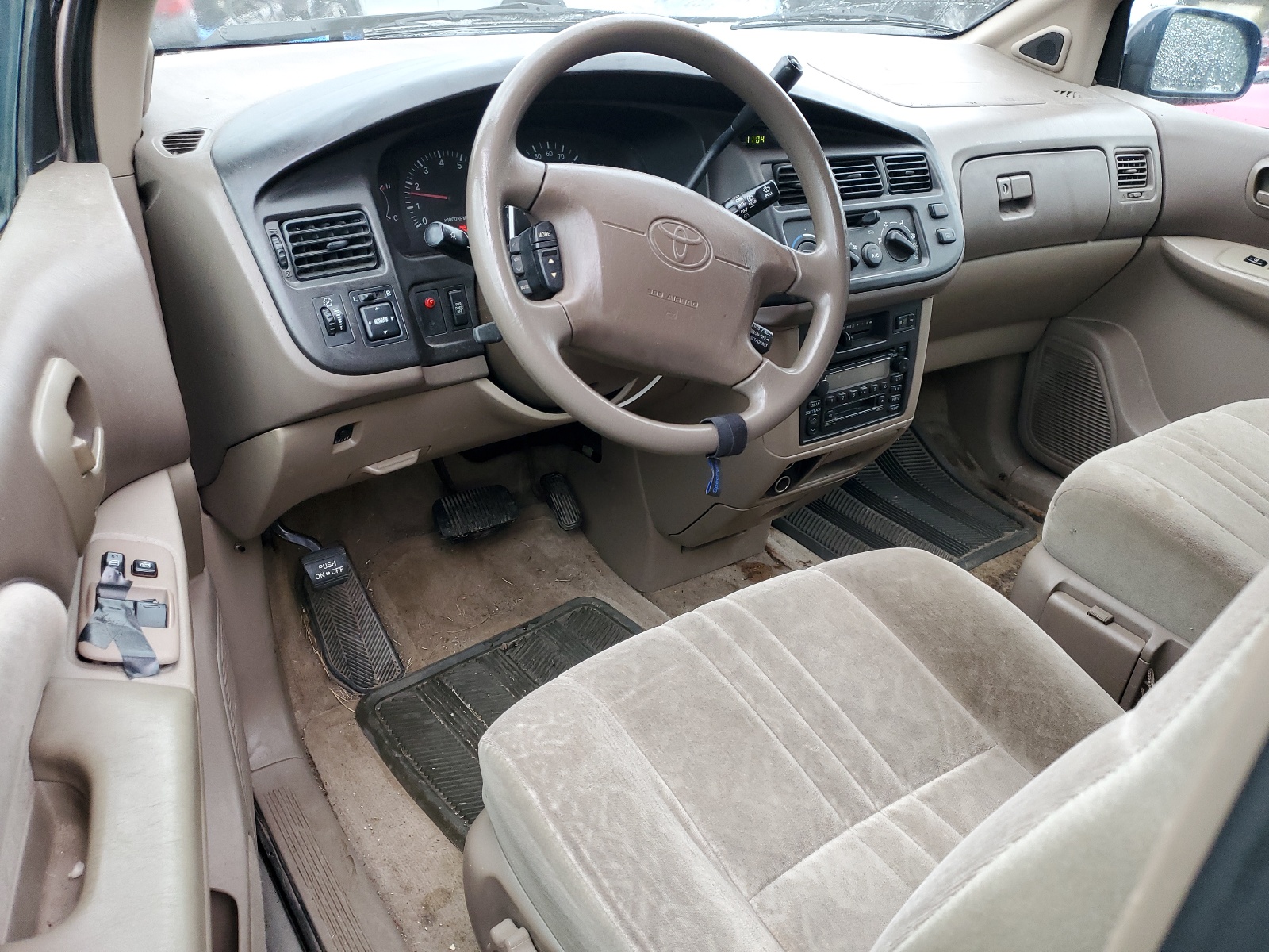 4T3ZF13C3YU198016 2000 Toyota Sienna Le