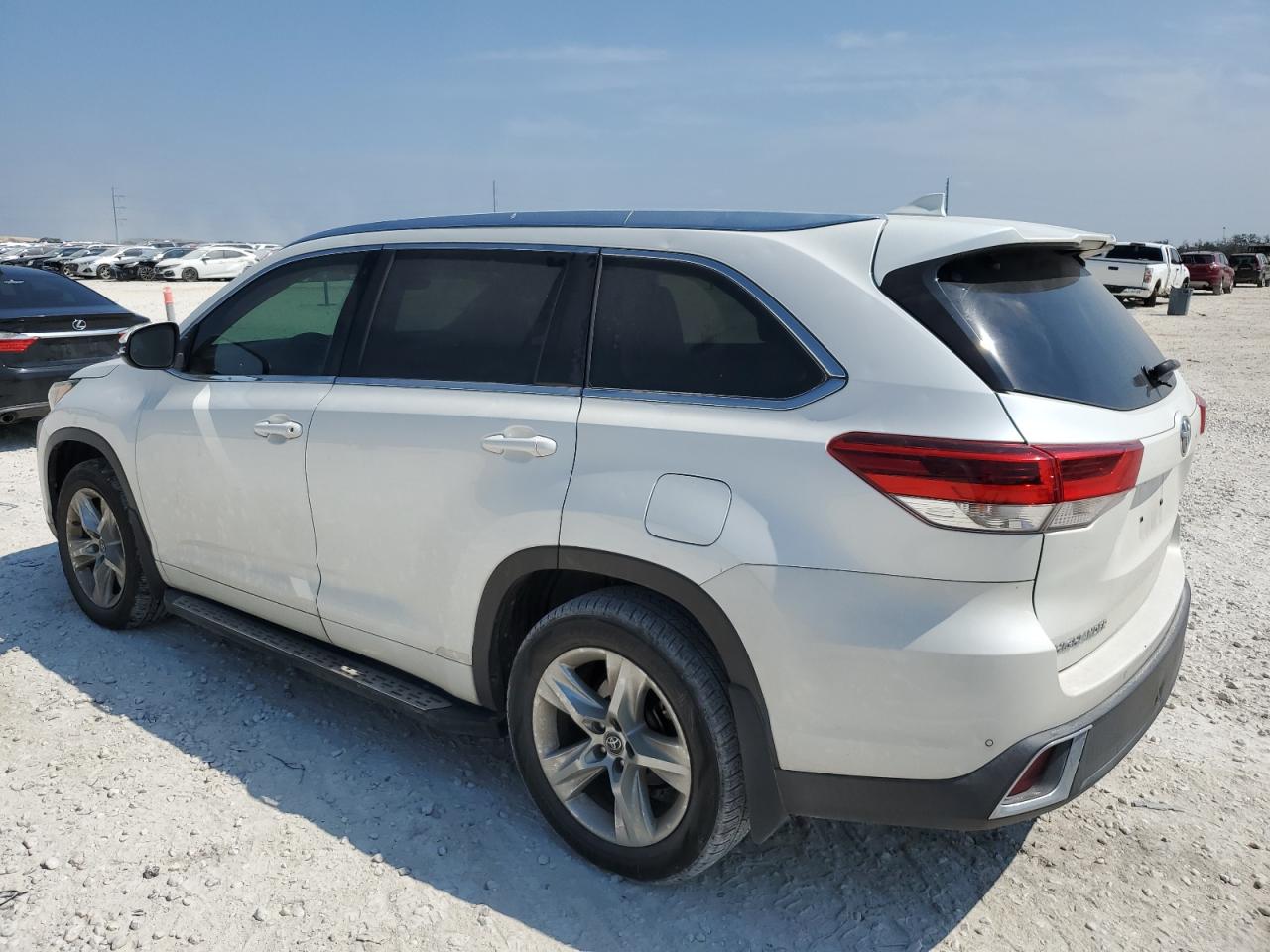 5TDYZRFH8HS233420 2017 TOYOTA HIGHLANDER - Image 2