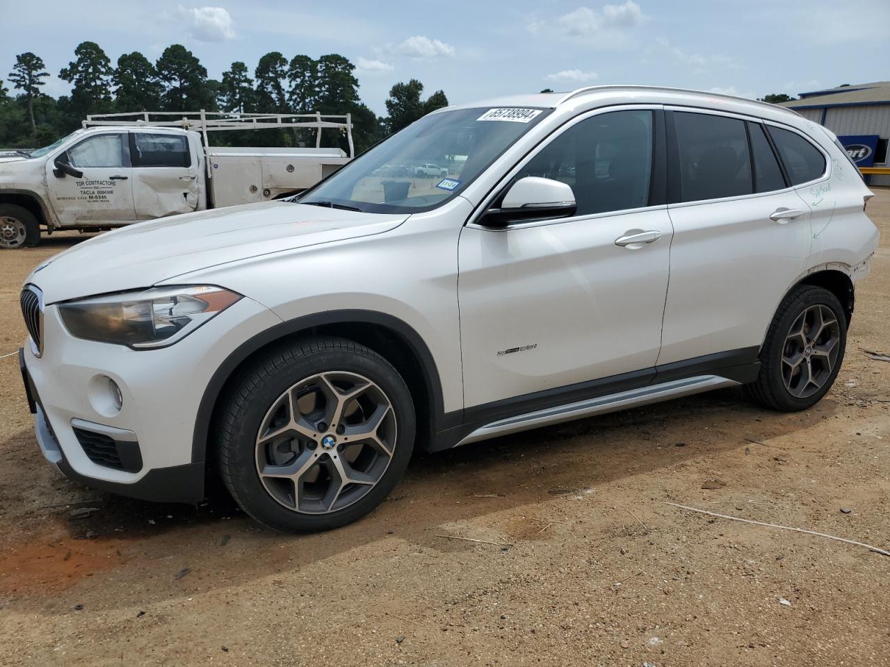 WBXHU7C37J5L05668 2018 BMW X1 - Image 1