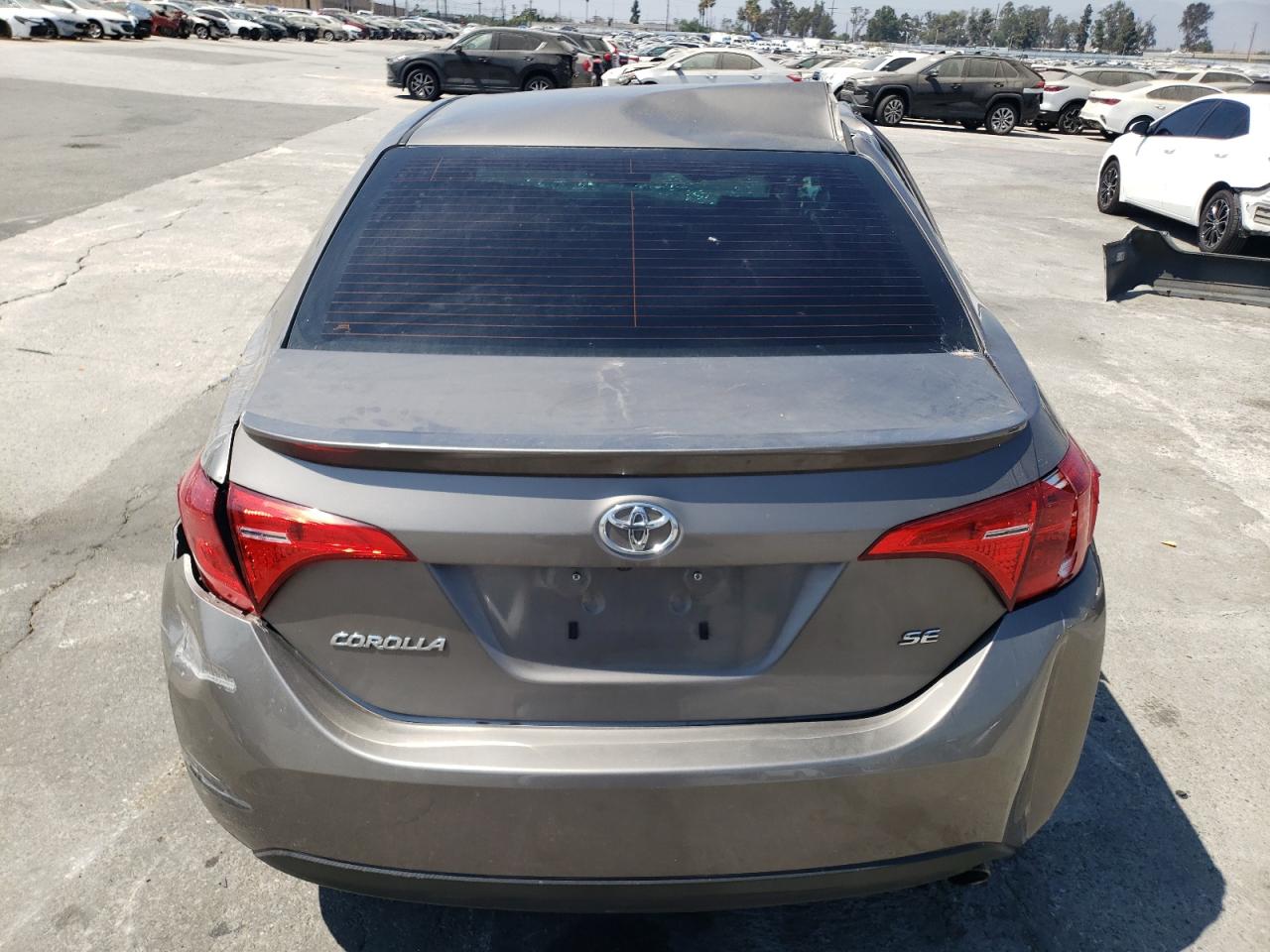 2018 Toyota Corolla L VIN: 5YFBURHE0JP825562 Lot: 69989144