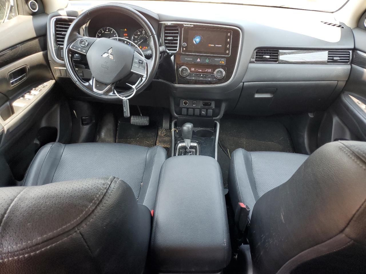 JA4AZ3A32HZ062215 2017 Mitsubishi Outlander Se