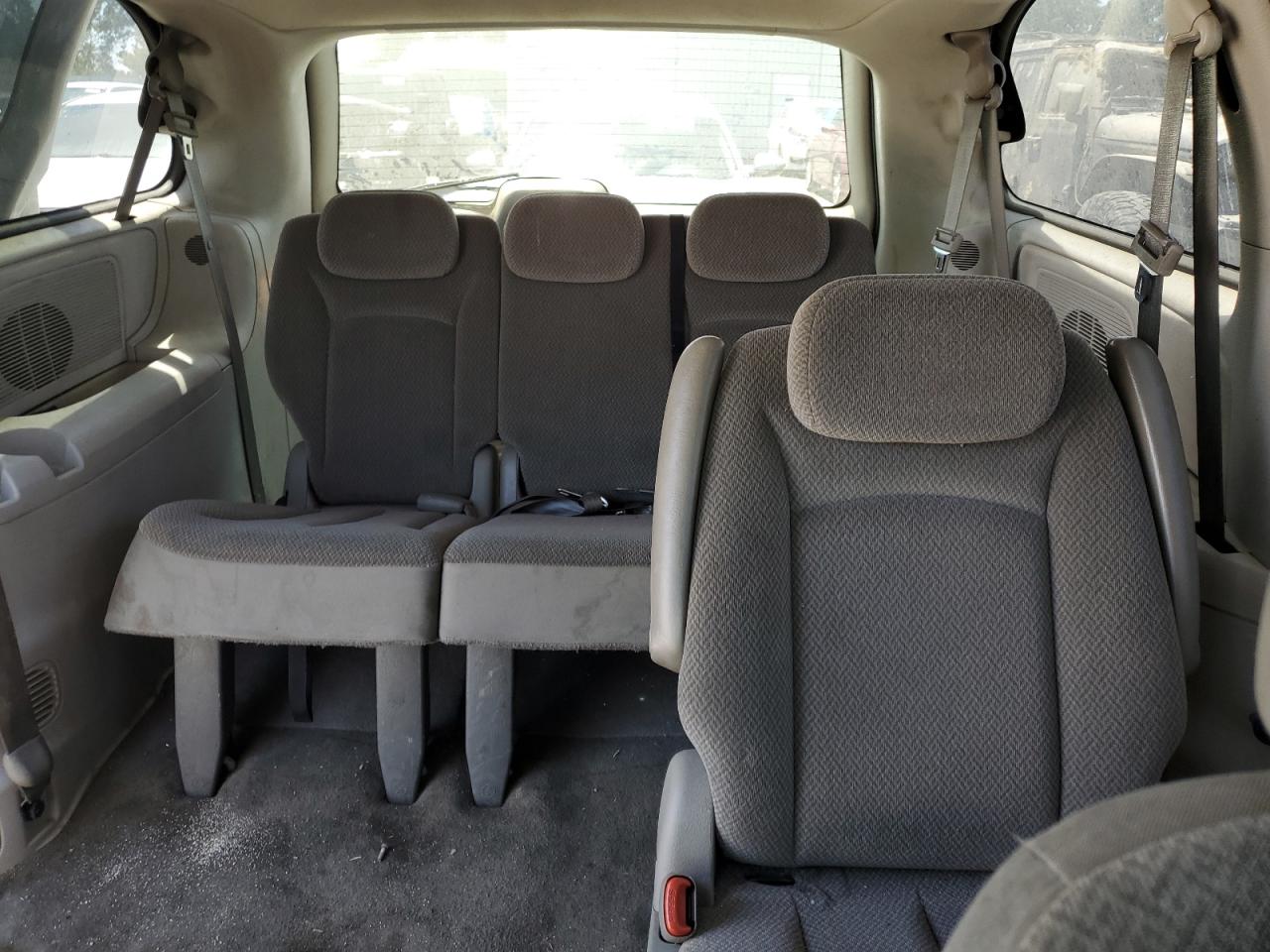 2005 Chrysler Town & Country Lx VIN: 2C4GP44R65R592253 Lot: 65427184