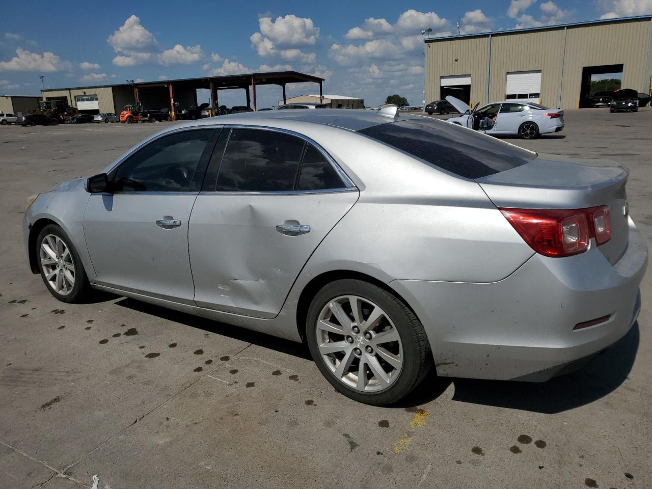 VIN 1G11H5SL1EF297634 2014 CHEVROLET MALIBU no.2