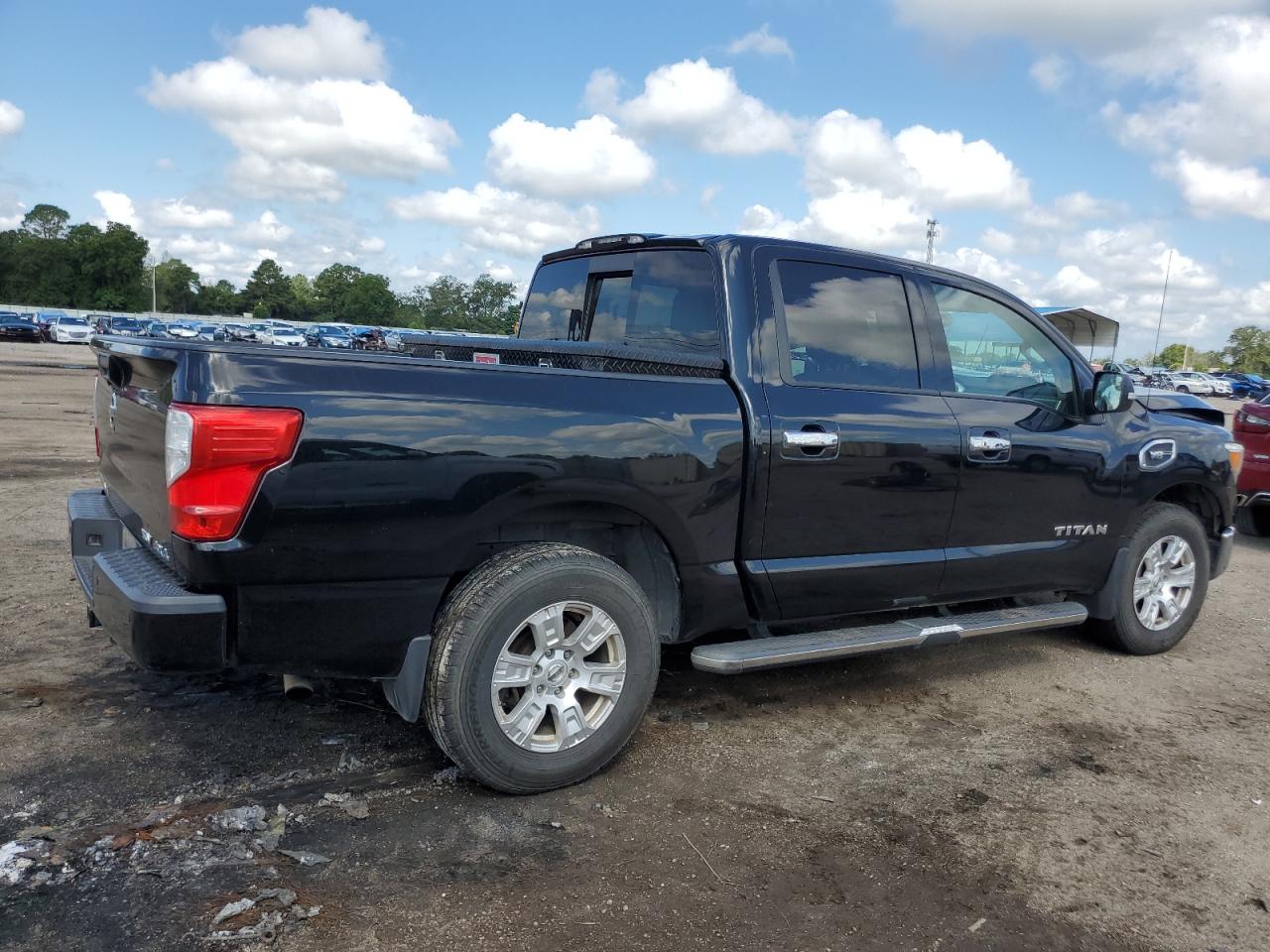 2017 Nissan Titan - Image 3