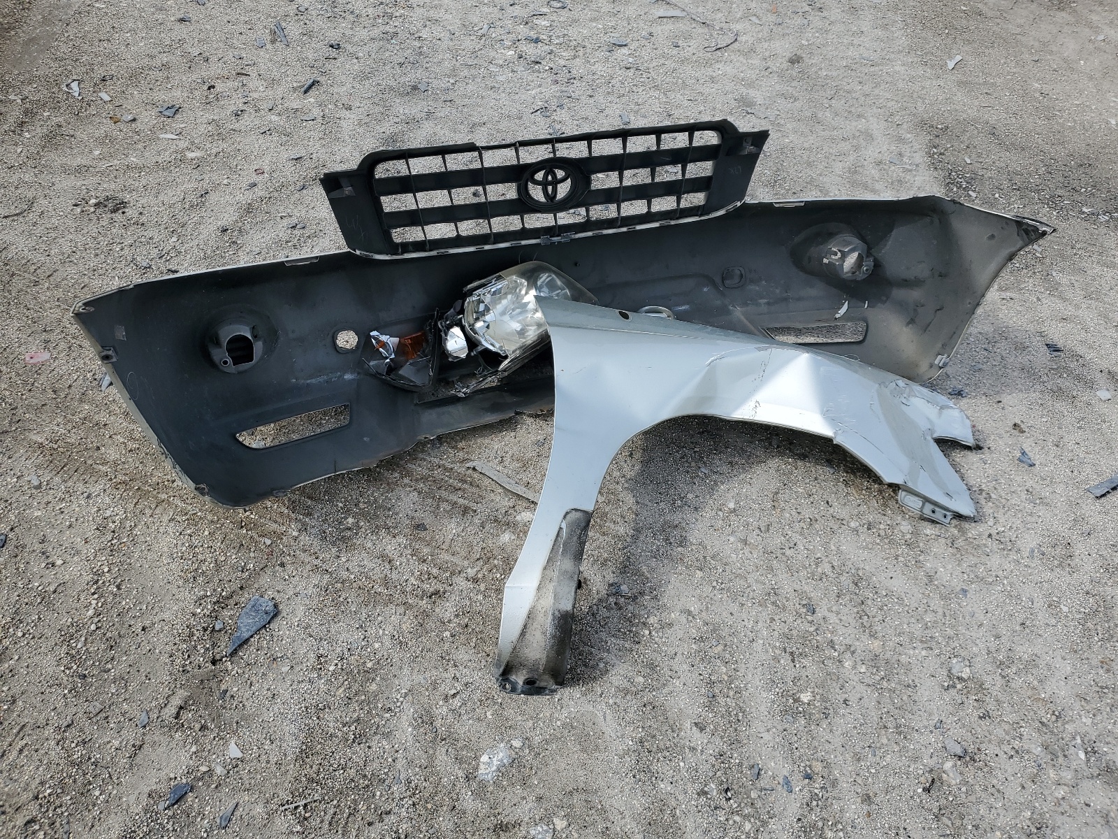 JTEGD21AX50109798 2005 Toyota Highlander