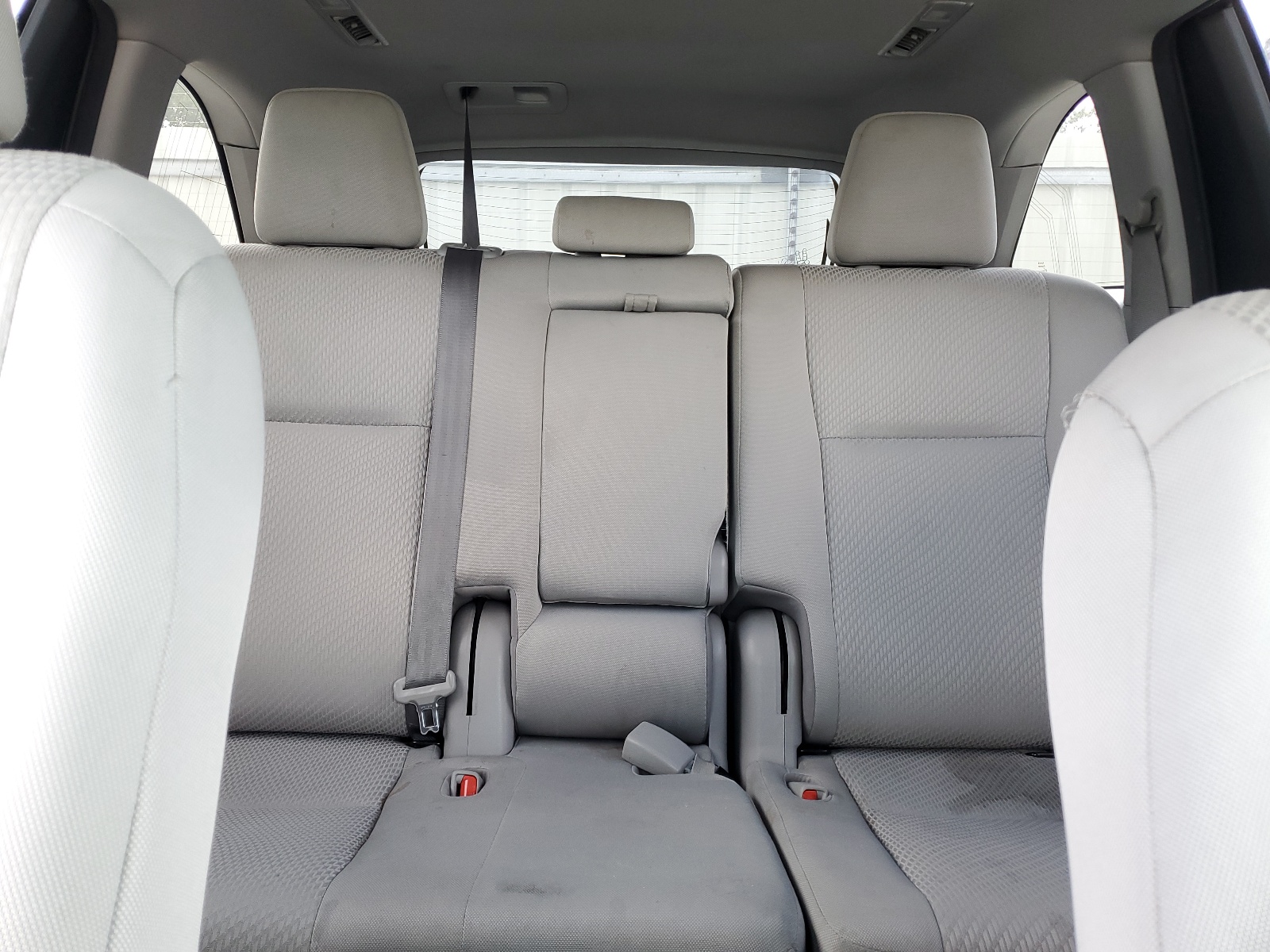 5TDZARFHXJS035584 2018 Toyota Highlander Le