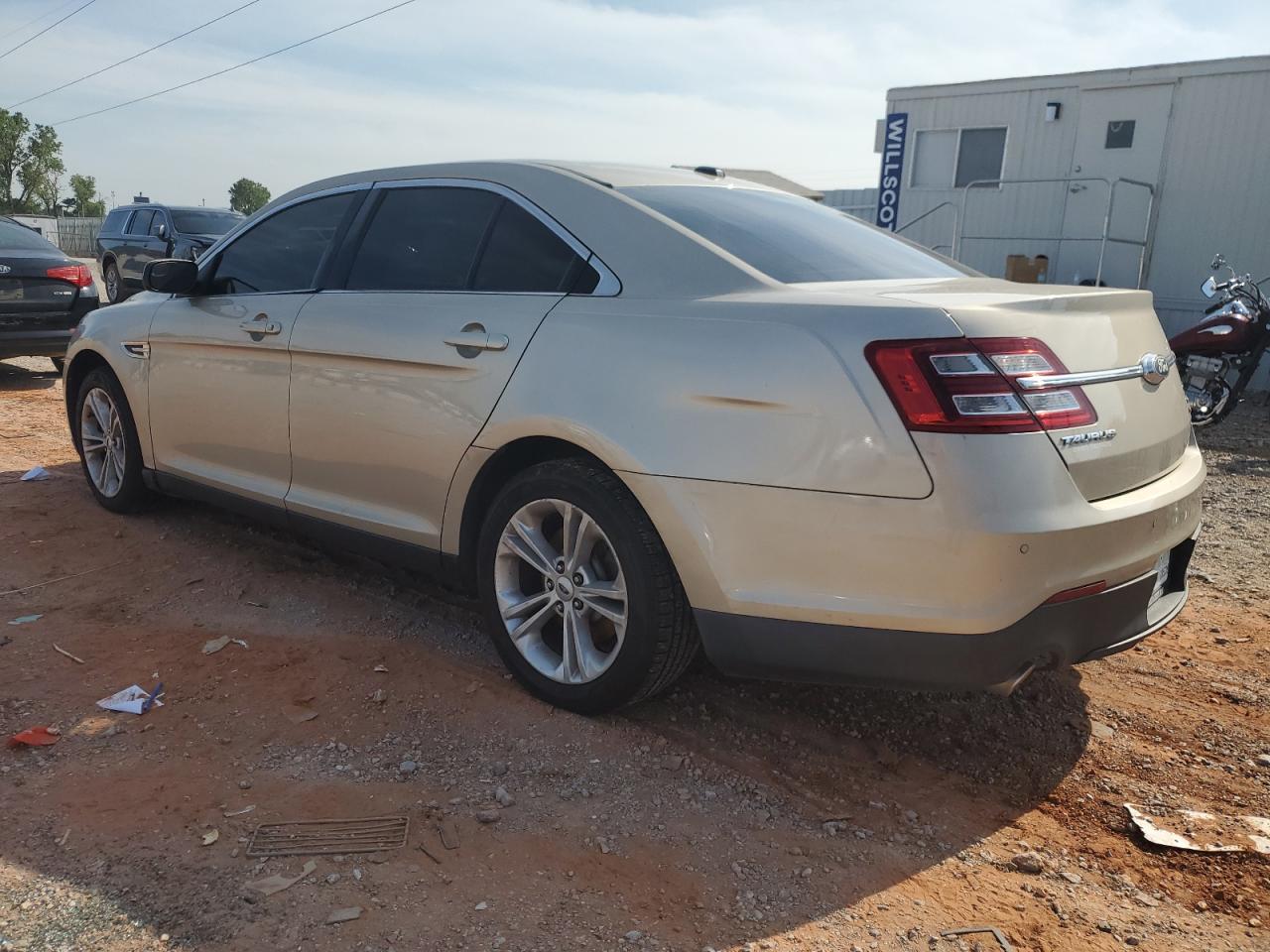 1FAHP2E89JG105210 2018 Ford Taurus Sel