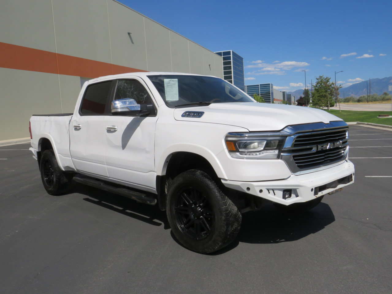 2019 Ram 1500 Laramie vin: 1C6SRFRT7KN853961