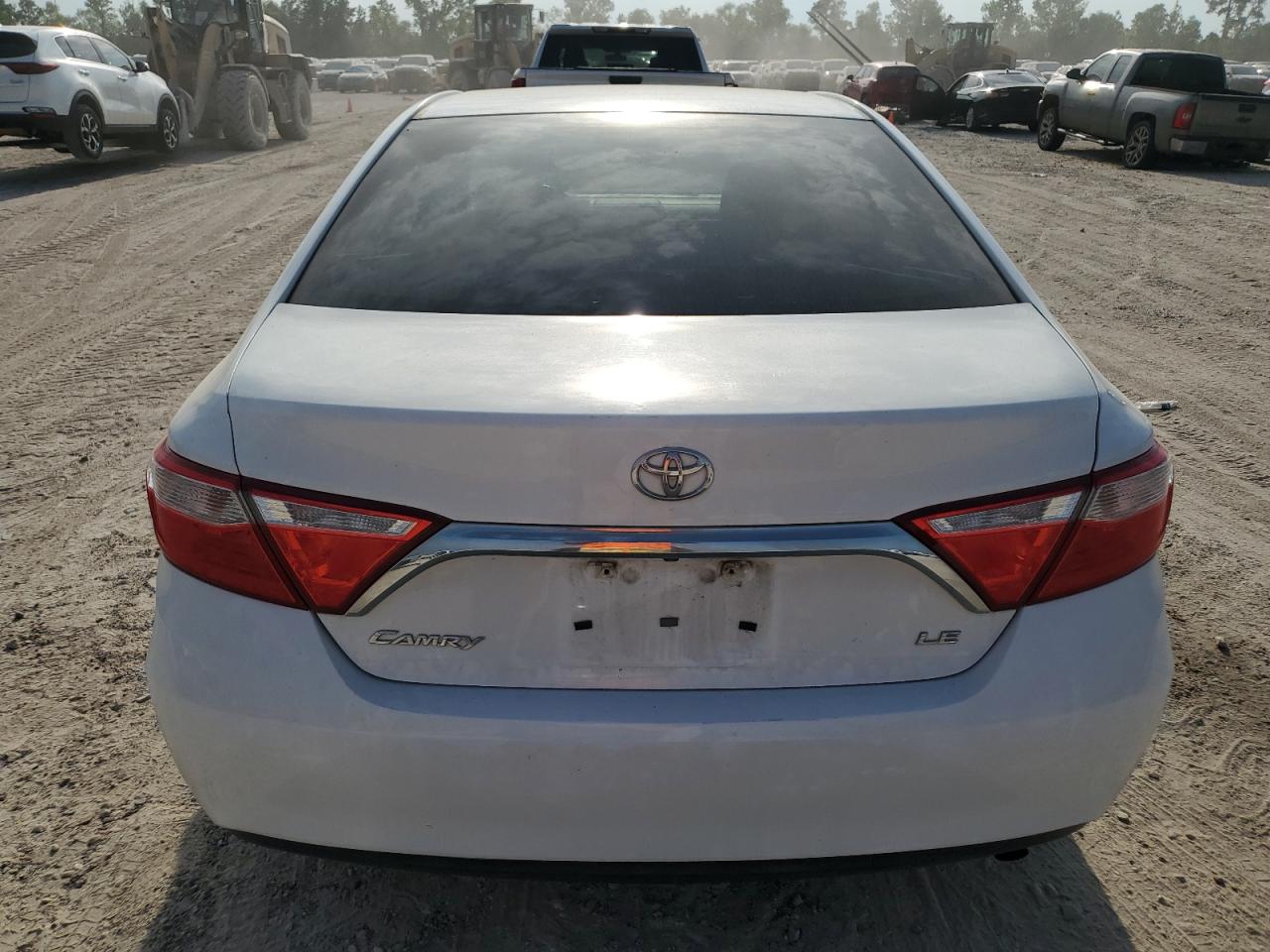 4T4BF1FKXGR537128 2016 Toyota Camry Le