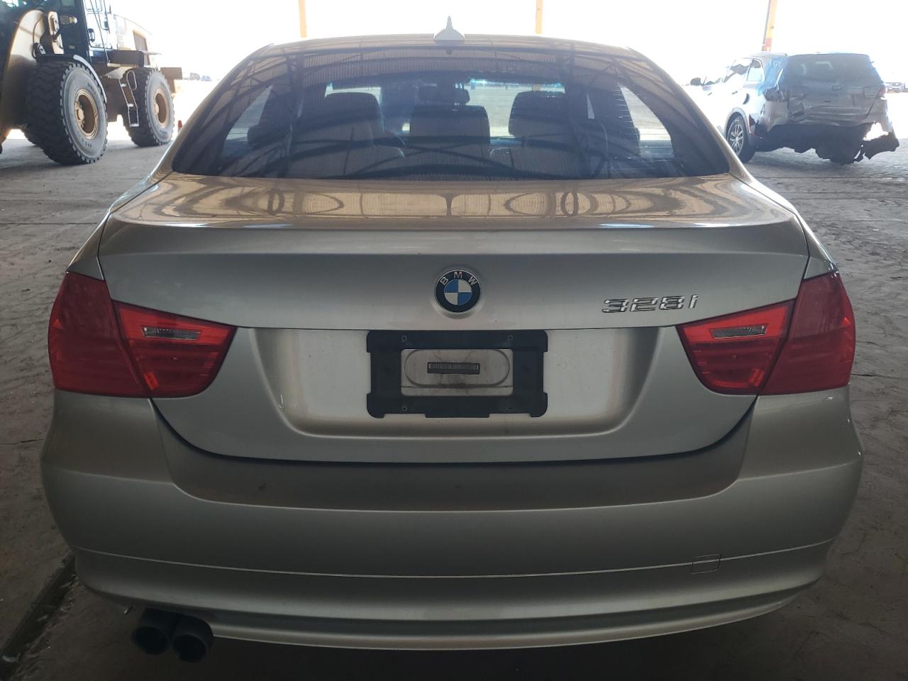 WBAPH7C53BE130736 2011 BMW 328 I