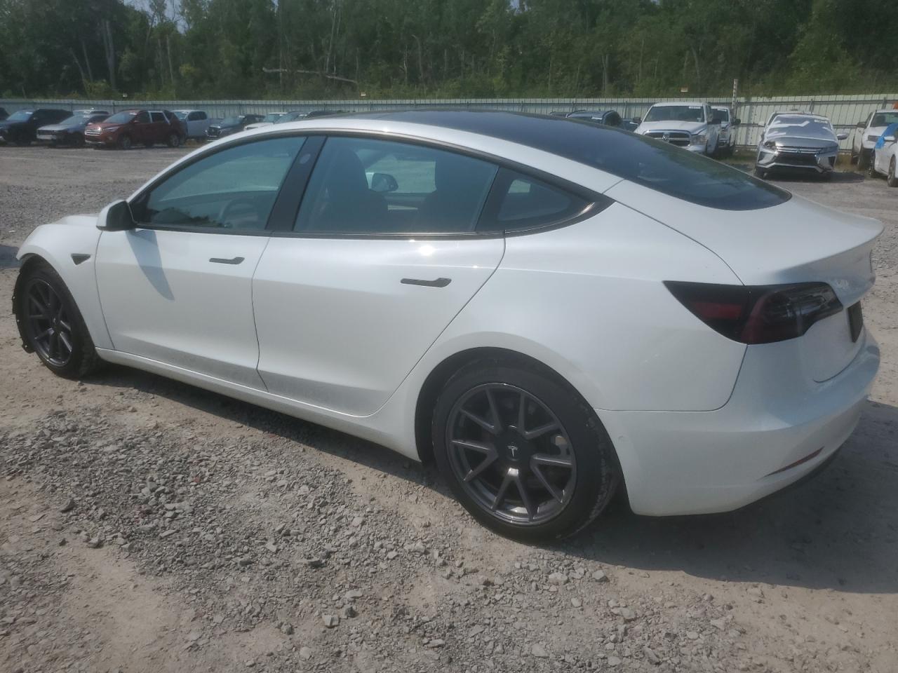 5YJ3E1EBXNF106883 2022 TESLA MODEL 3 - Image 2