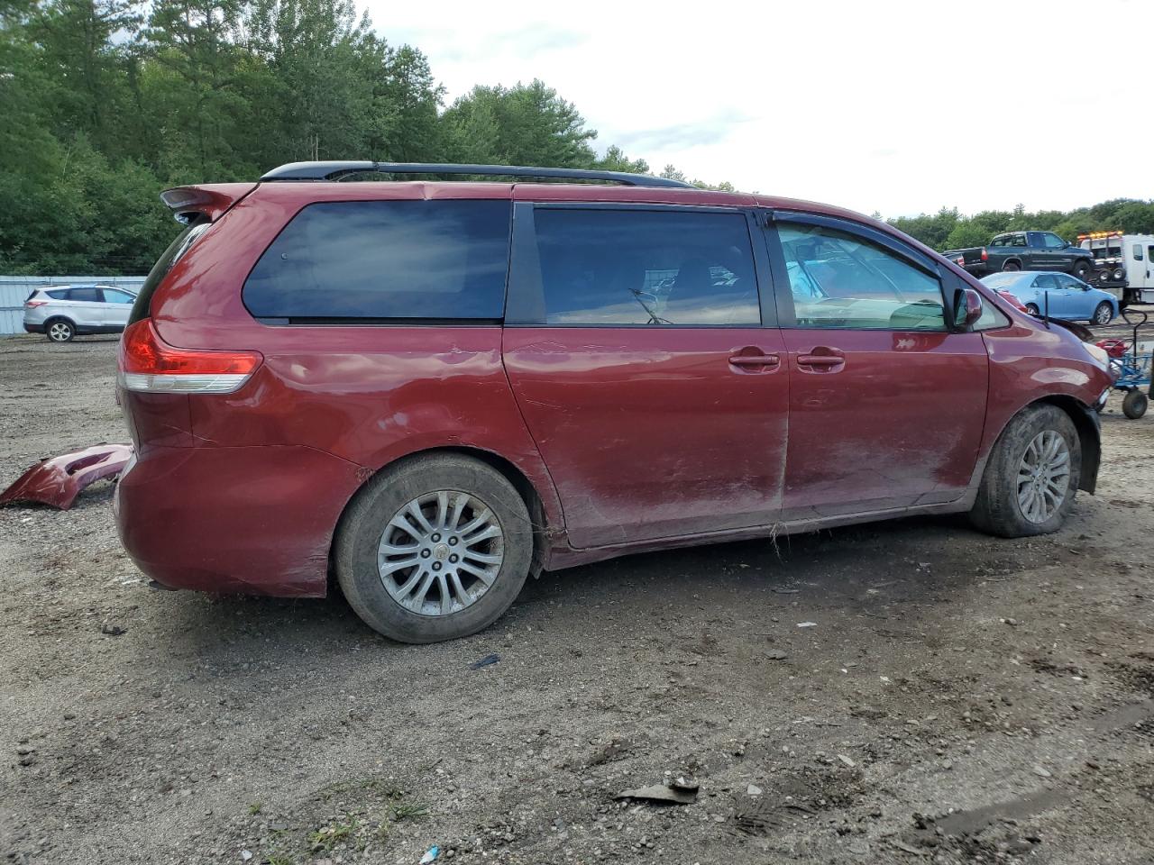 2011 Toyota Sienna Xle VIN: 5TDYK3DC5BS021879 Lot: 68337874