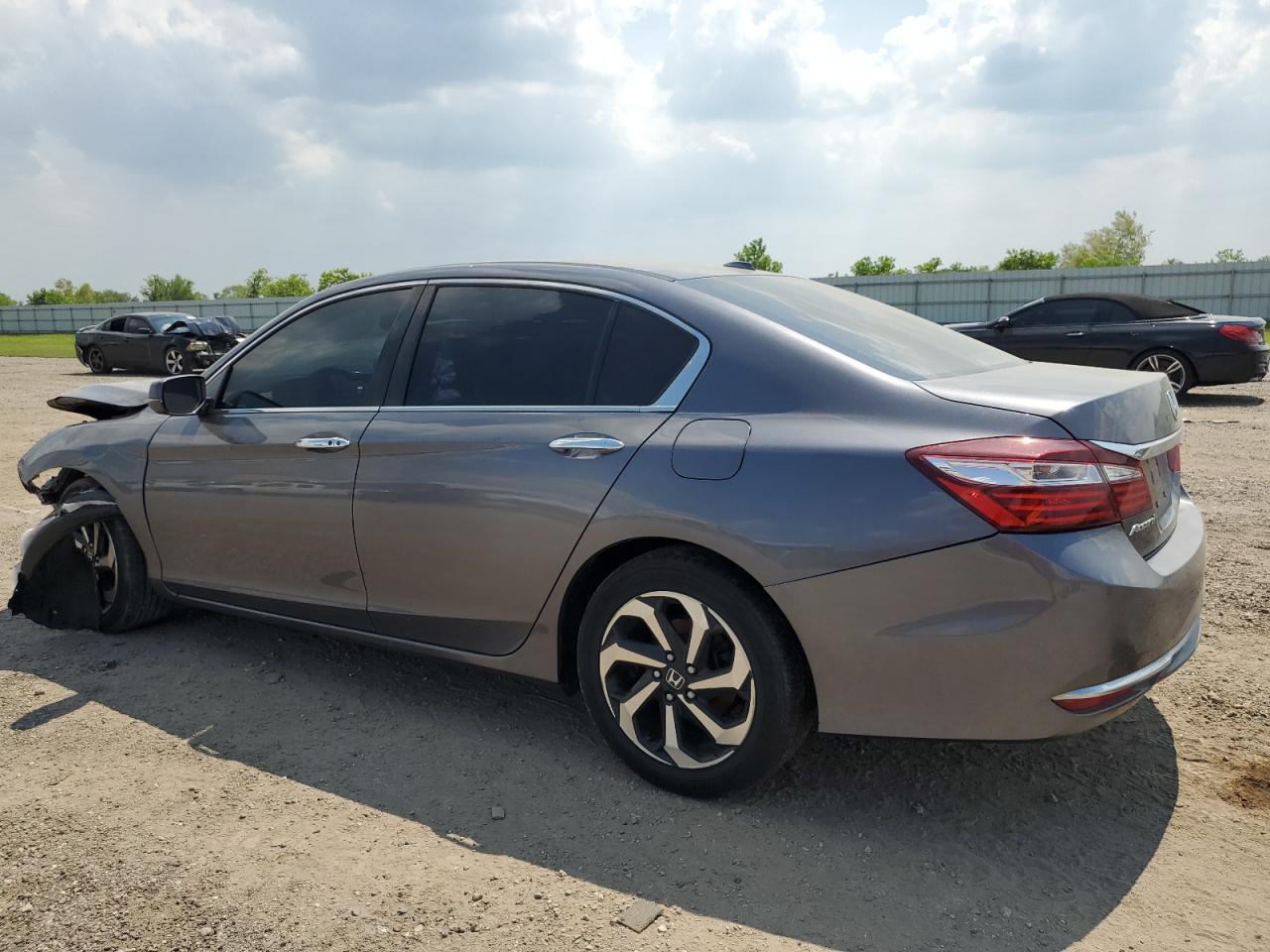 1HGCR2F7XHA104604 2017 HONDA ACCORD - Image 2