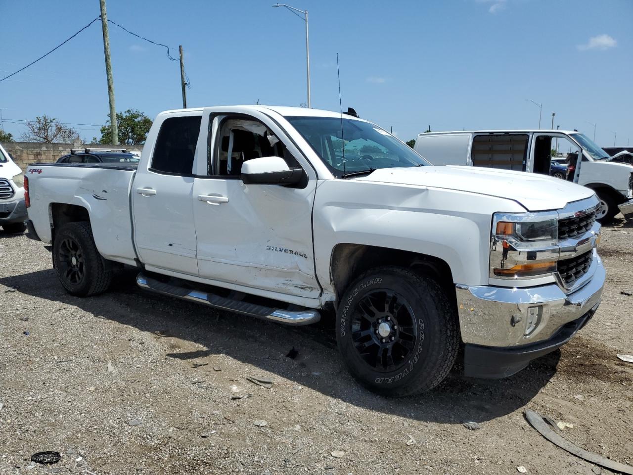 2016 Chevrolet Silverado - Image 4