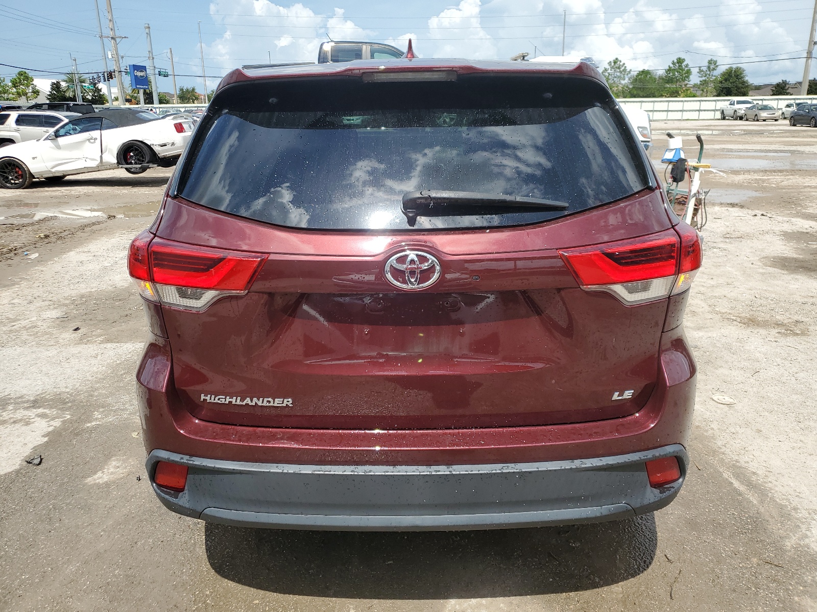 5TDZZRFHXKS363789 2019 Toyota Highlander Le