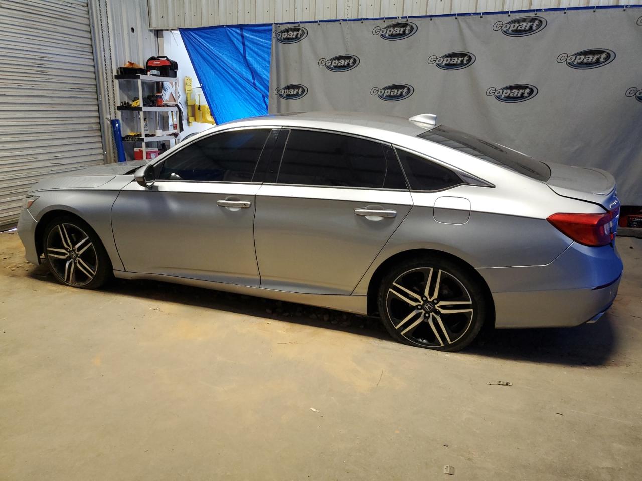 1HGCV2F32JA001580 2018 HONDA ACCORD - Image 2