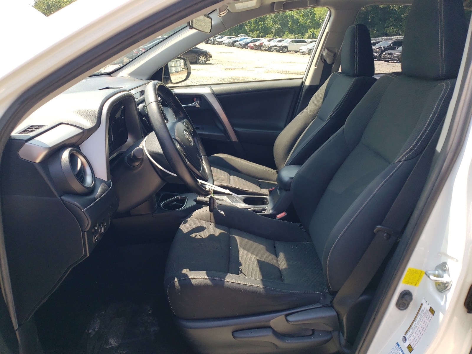 JTMRFREVXHJ145471 2017 Toyota Rav4 Xle