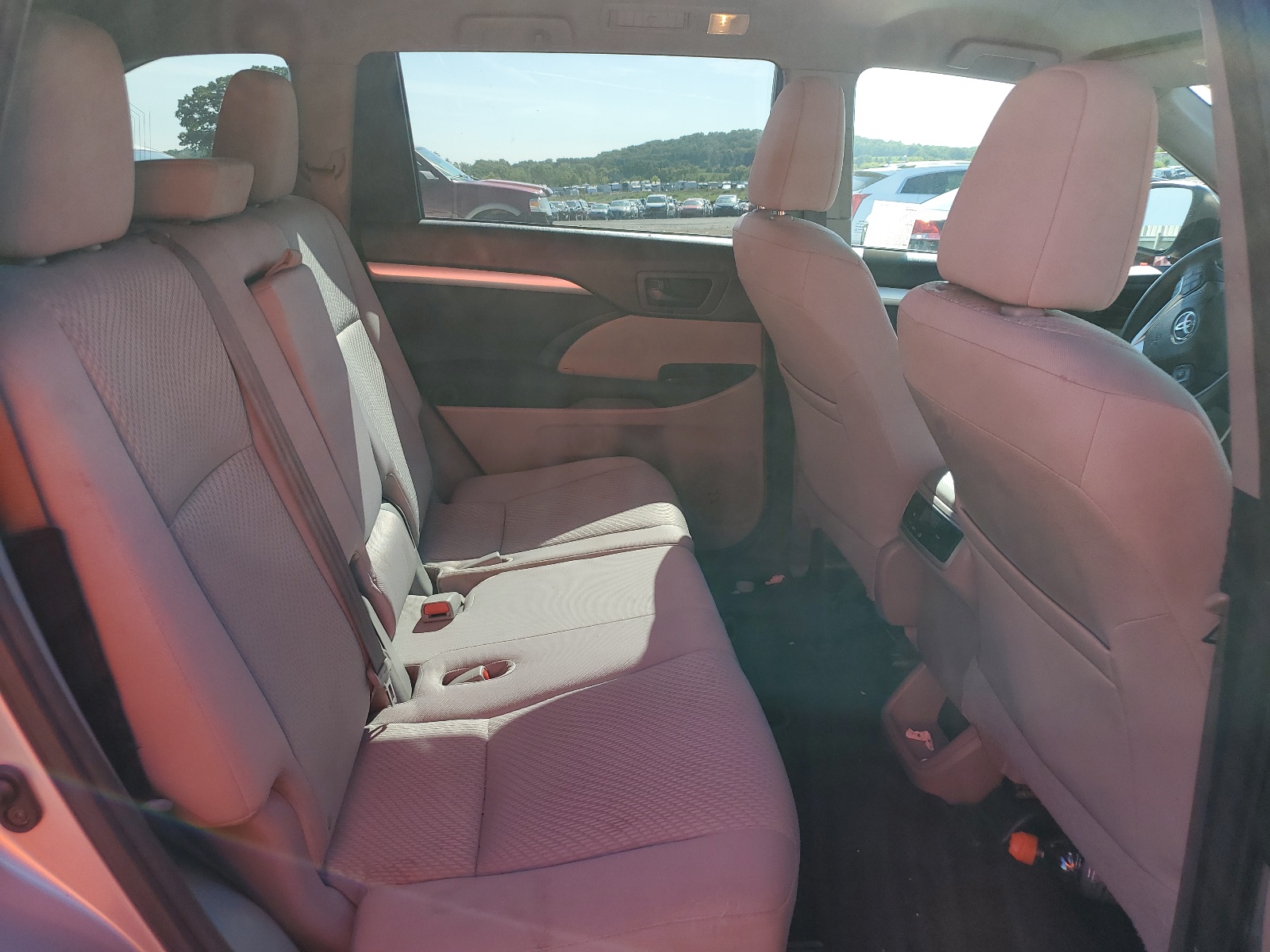 5TDZKRFH2FS085884 2015 Toyota Highlander Le