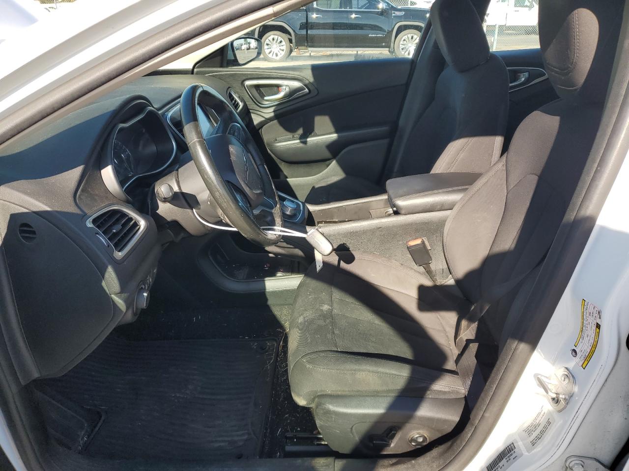 2015 Chrysler 200 Limited VIN: 1C3CCCAB8FN667453 Lot: 68756724