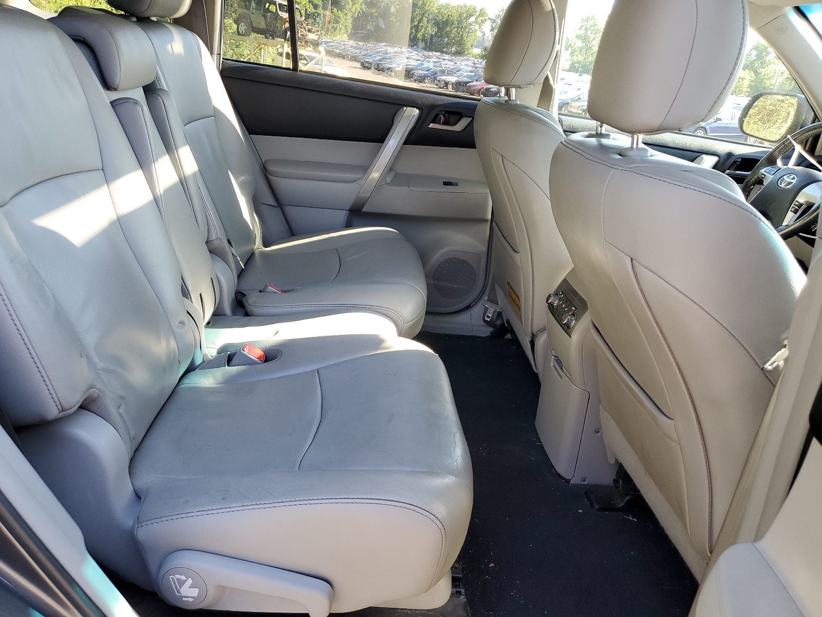 5TDBK3EH4CS154165 2012 Toyota Highlander Base