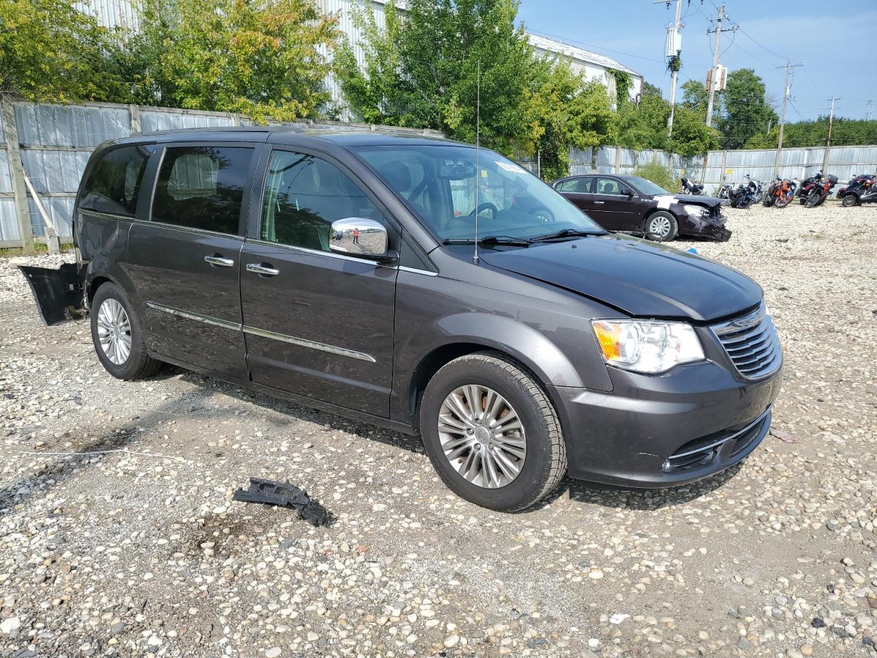 2015 Chrysler Town & Country - Image 4