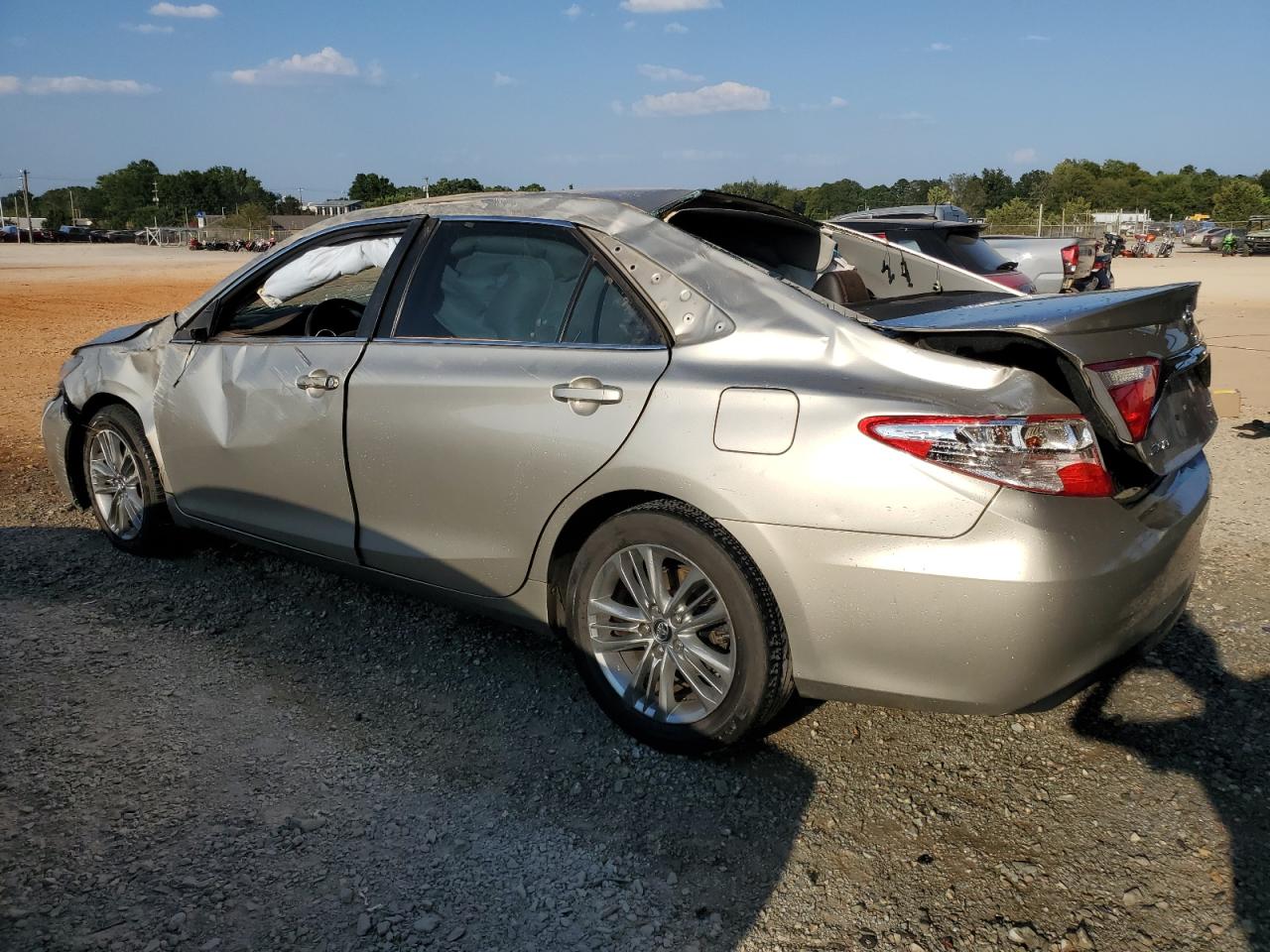 4T1BF1FK0HU387381 2017 TOYOTA CAMRY - Image 2