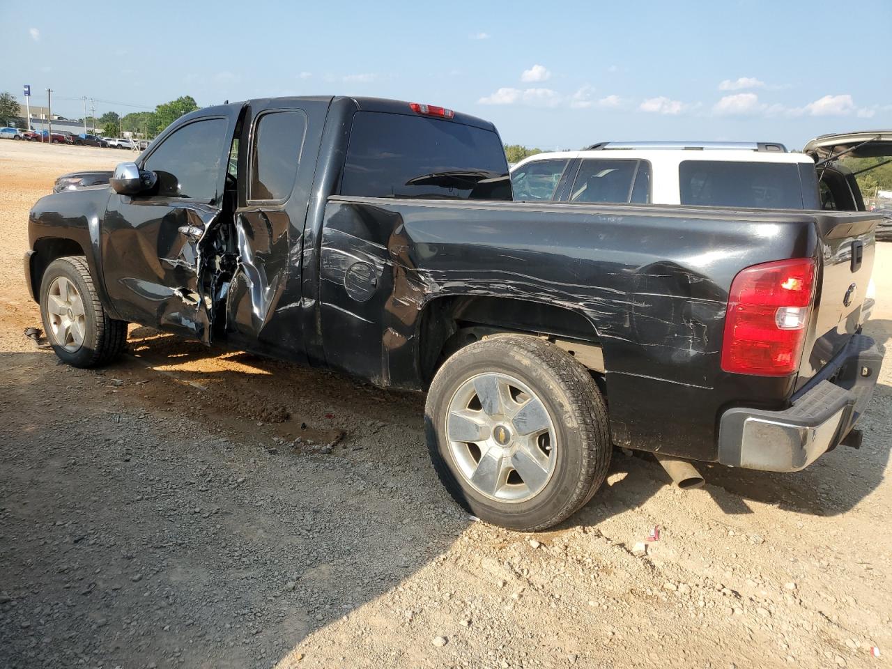 2009 Chevrolet Silverado - Image 2