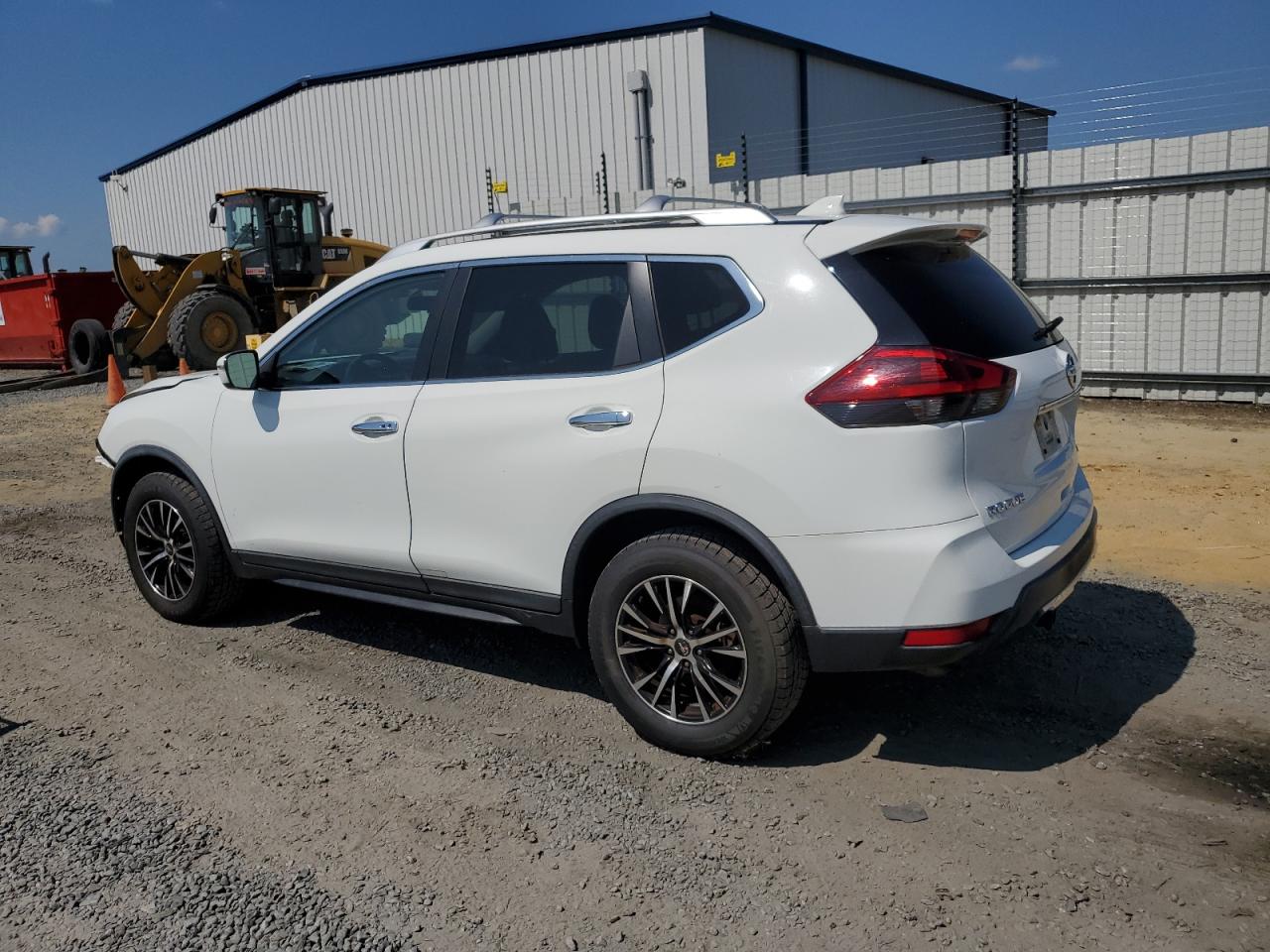 KNMAT2MV5JP542863 2018 NISSAN ROGUE - Image 2