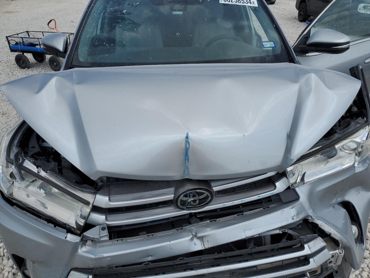 5TDKZRFH2KS555113 2019 Toyota Highlander Se