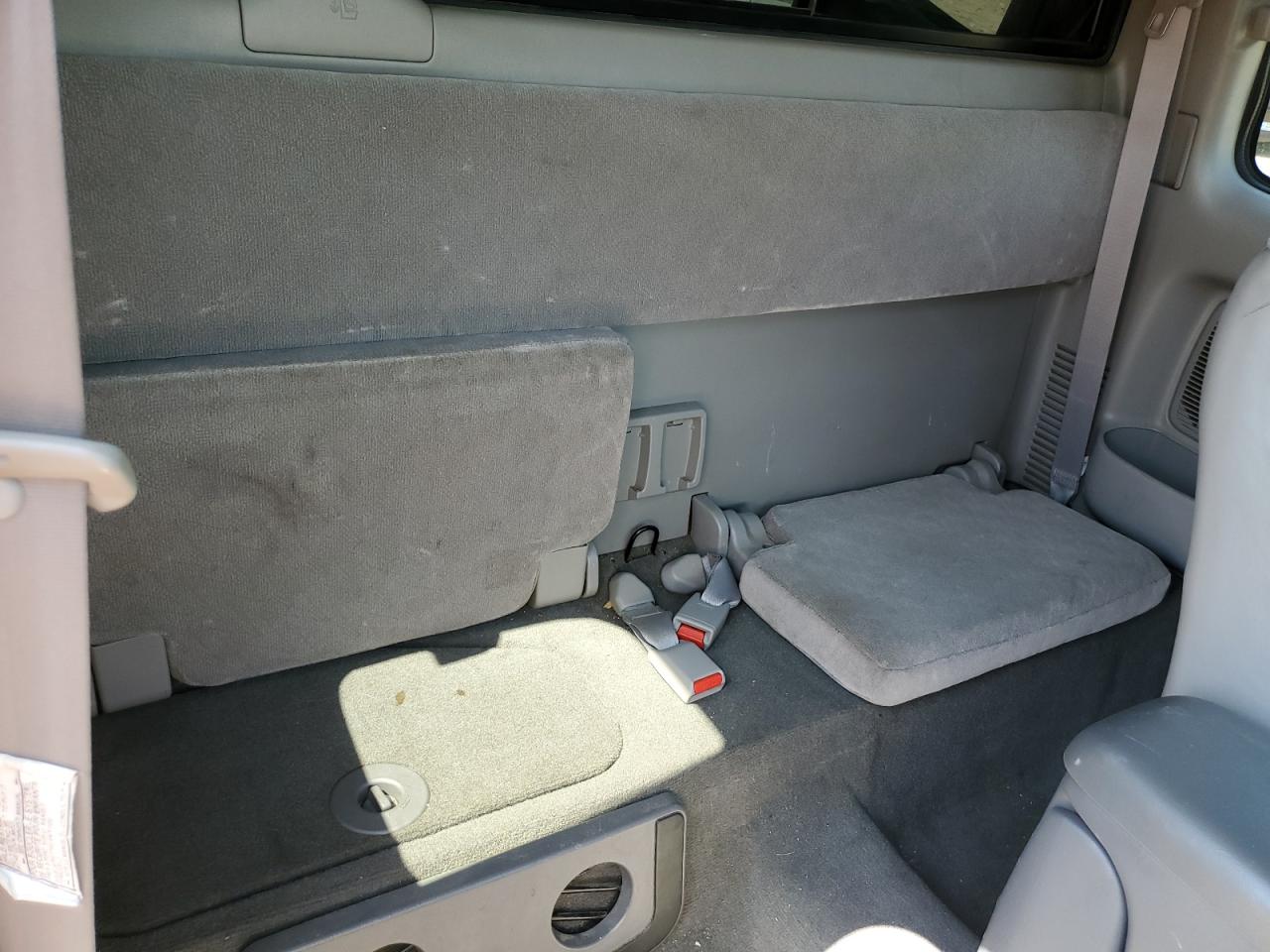 2004 Toyota Tacoma - Image 11