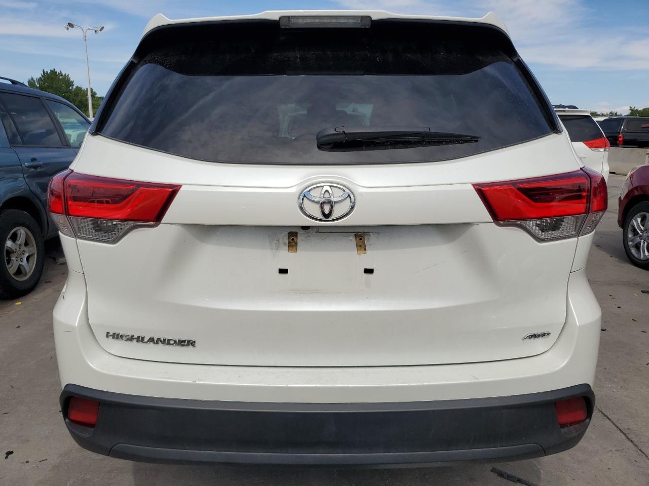 5TDBZRFH8KS731002 2019 Toyota Highlander Le