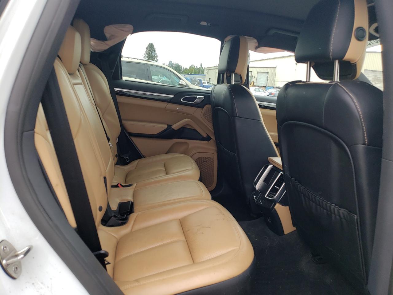 WP1AA2A26JKA03986 2018 Porsche Cayenne