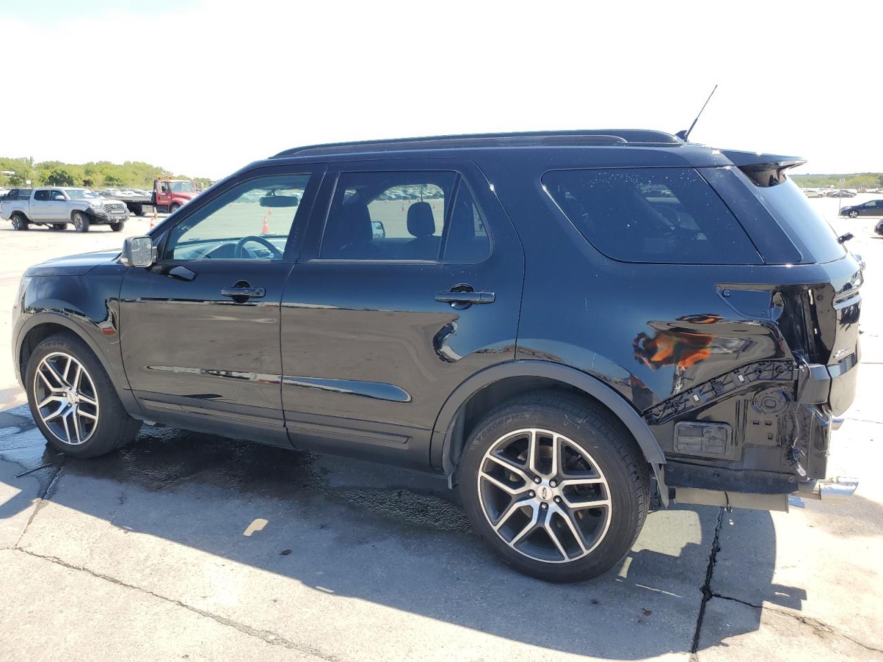 1FM5K8GT6JGC05017 2018 FORD EXPLORER - Image 2