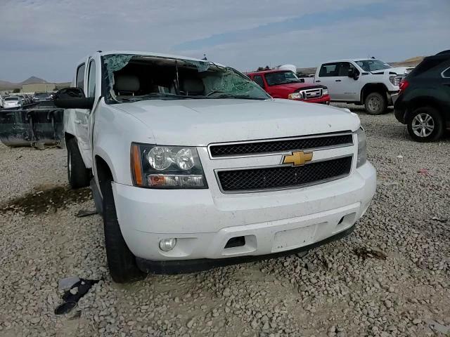 2014 Chevrolet Suburban C1500 Lt VIN: 1GNSCJE0XER136998 Lot: 66672014