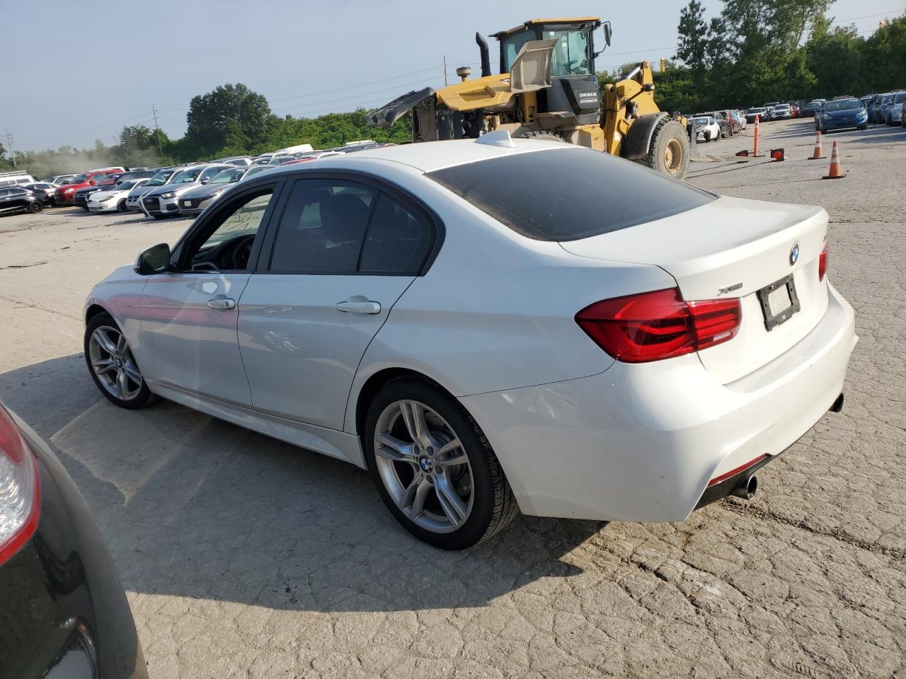 WBA8B7C51JA586018 2018 BMW 3 SERIES - Image 2