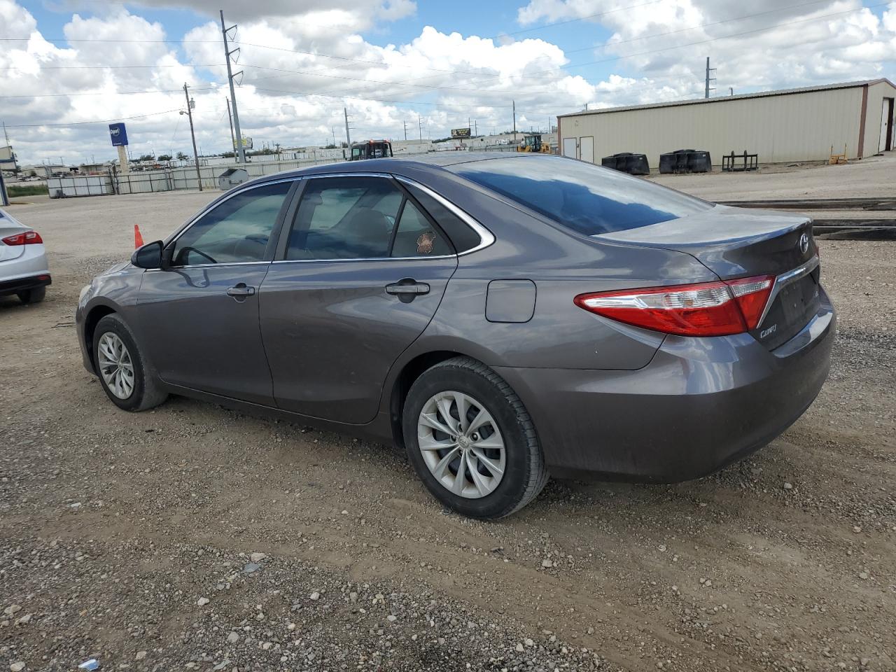 4T4BF1FKXFR506704 2015 TOYOTA CAMRY - Image 2