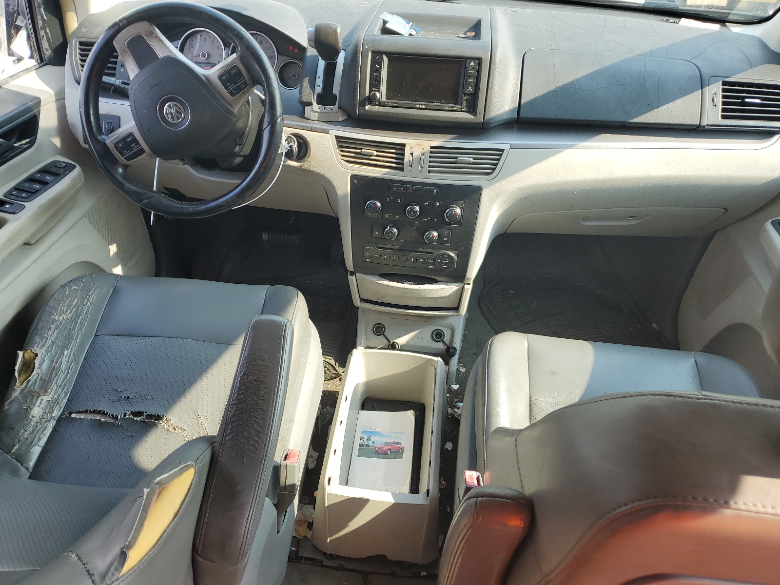 2V4RW3DG3BR695622 2011 Volkswagen Routan Se