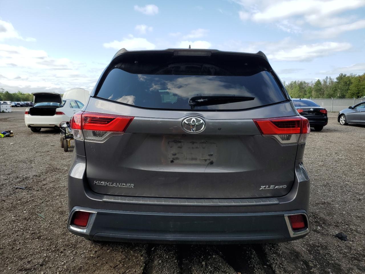 5TDJZRFH3HS507463 2017 Toyota Highlander Se