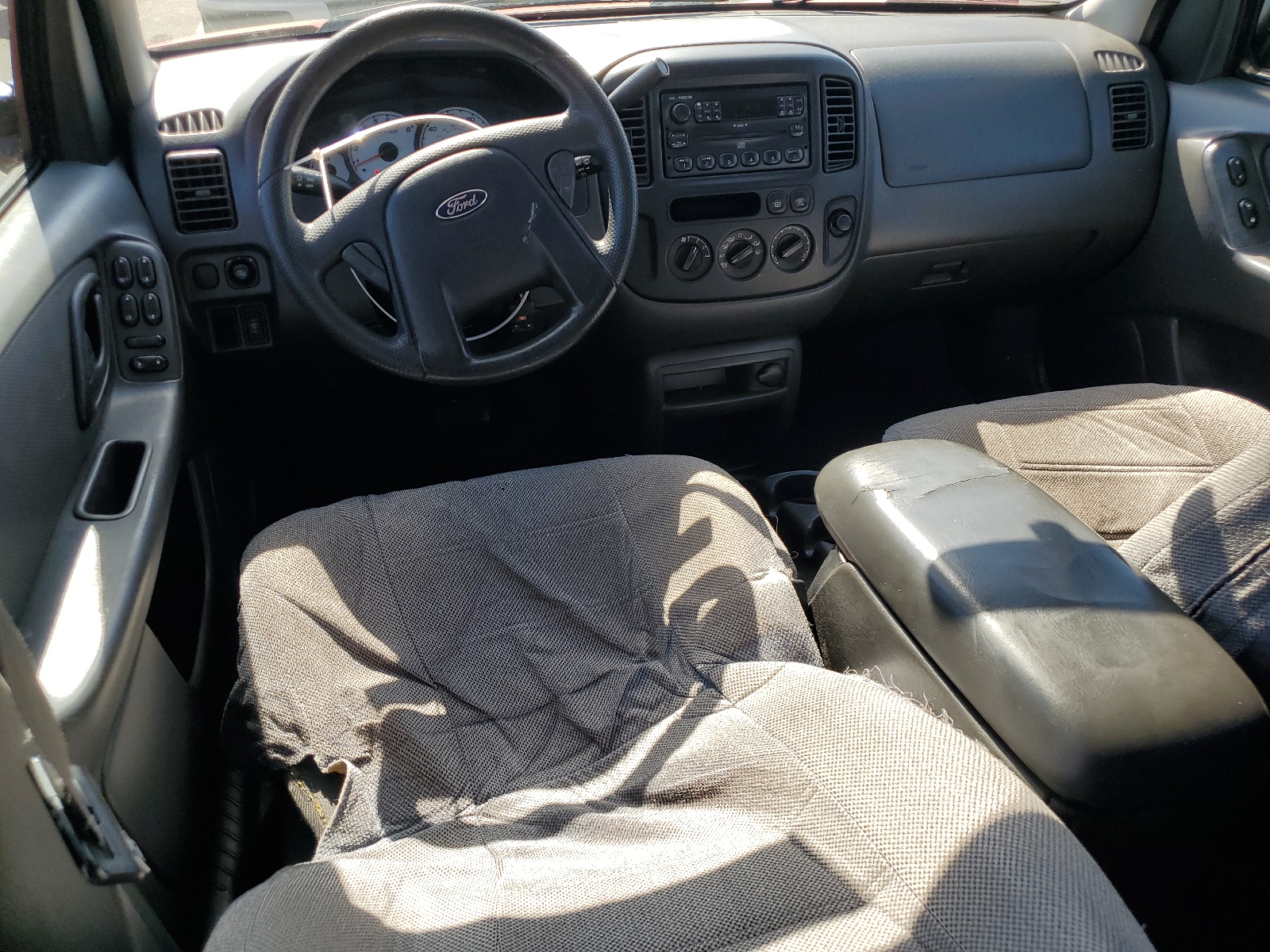 1FMYU02114DA17235 2004 Ford Escape Xls