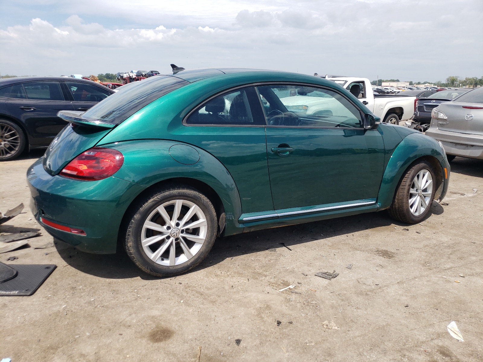 3VWFD7AT0JM716604 2018 Volkswagen Beetle S