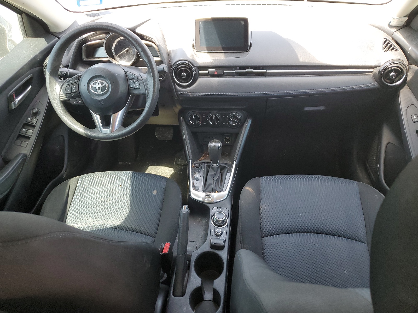 3MYDLBYV1JY319064 2018 Toyota Yaris Ia