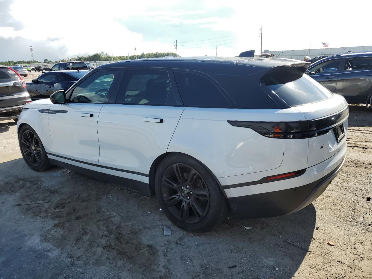 SALYB2RV7JA724957 2018 LAND ROVER RANGE ROVER - Image 2