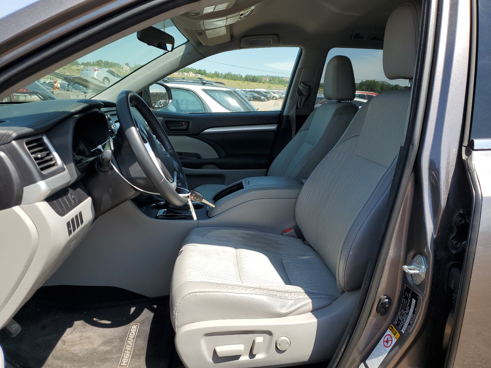 2015 Toyota Highlander Le vin: 5TDBKRFH3FS206133